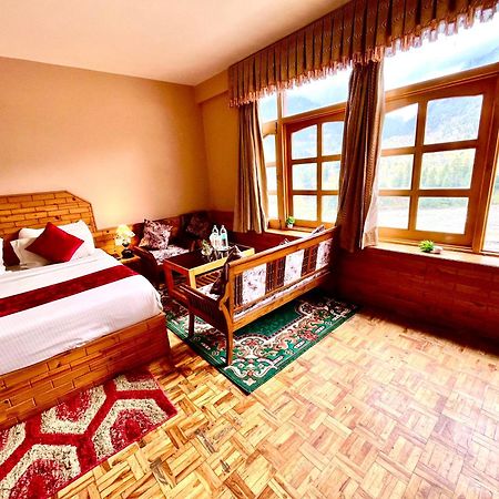 Hotel Hollywood Vibes #Riverview #Premium Rooms #Prime Location #Most Awarded #Parking #Top Rated #Open Terrace #Lawn #Best Selling Hotel In Manali Kültér fotó