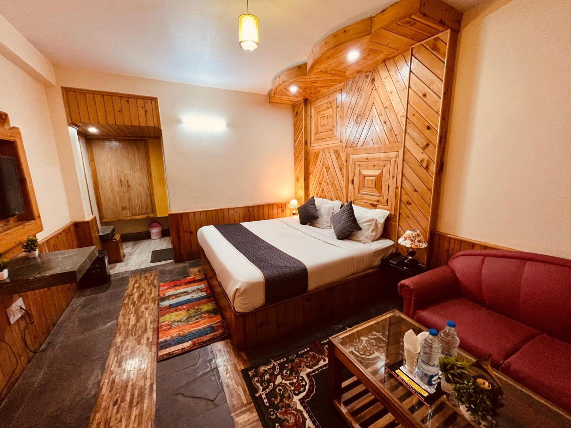 Hotel Hollywood Vibes #Riverview #Premium Rooms #Prime Location #Most Awarded #Parking #Top Rated #Open Terrace #Lawn #Best Selling Hotel In Manali Kültér fotó