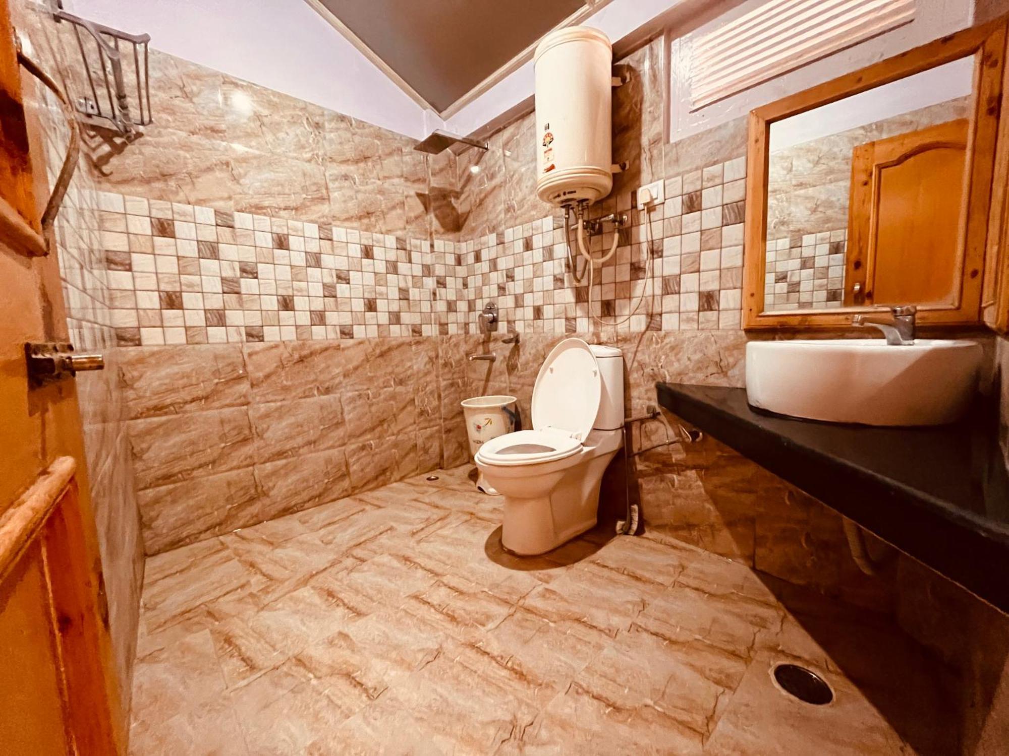 Hotel Hollywood Vibes #Riverview #Premium Rooms #Prime Location #Most Awarded #Parking #Top Rated #Open Terrace #Lawn #Best Selling Hotel In Manali Kültér fotó