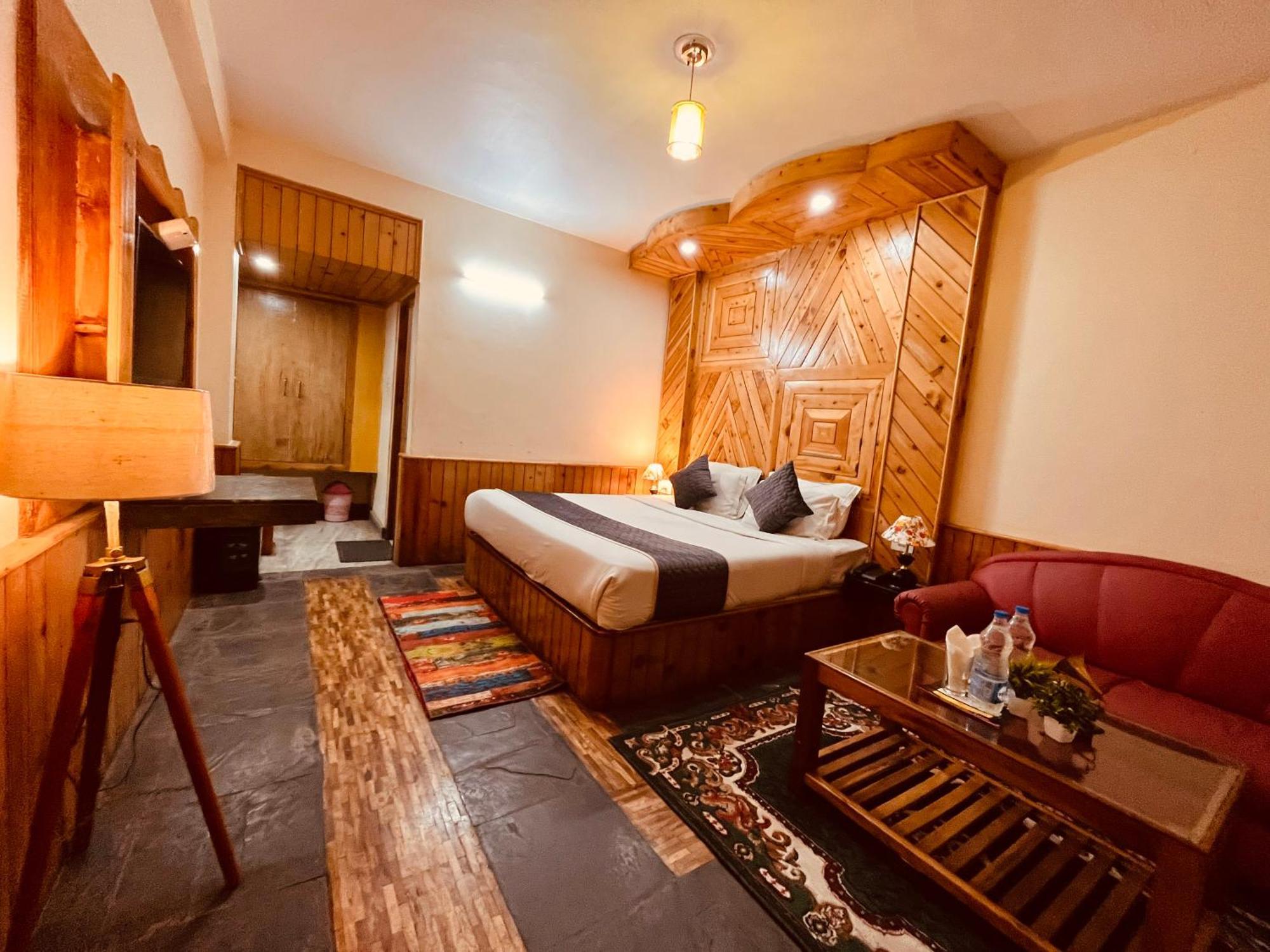 Hotel Hollywood Vibes #Riverview #Premium Rooms #Prime Location #Most Awarded #Parking #Top Rated #Open Terrace #Lawn #Best Selling Hotel In Manali Kültér fotó