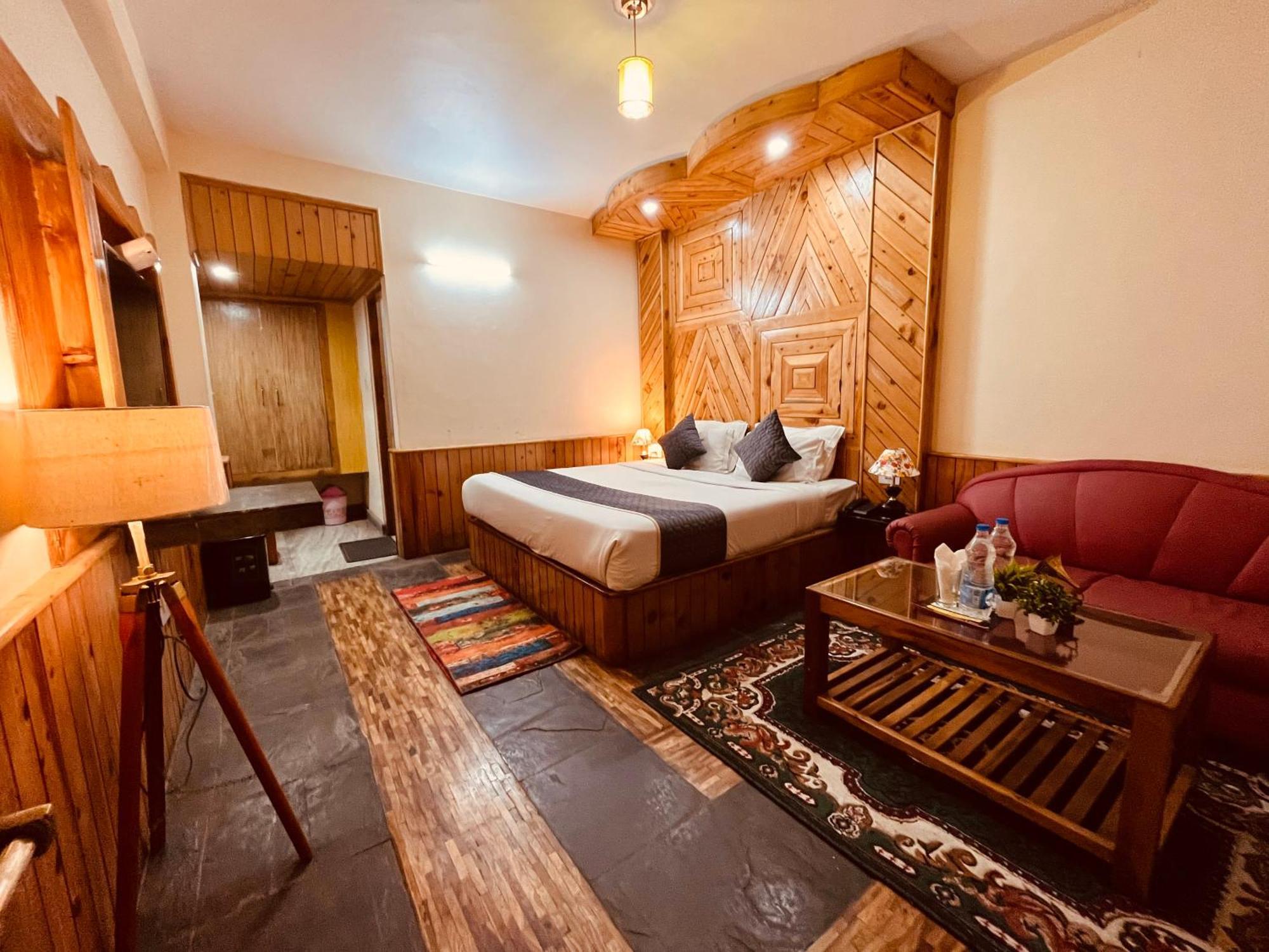 Hotel Hollywood Vibes #Riverview #Premium Rooms #Prime Location #Most Awarded #Parking #Top Rated #Open Terrace #Lawn #Best Selling Hotel In Manali Kültér fotó