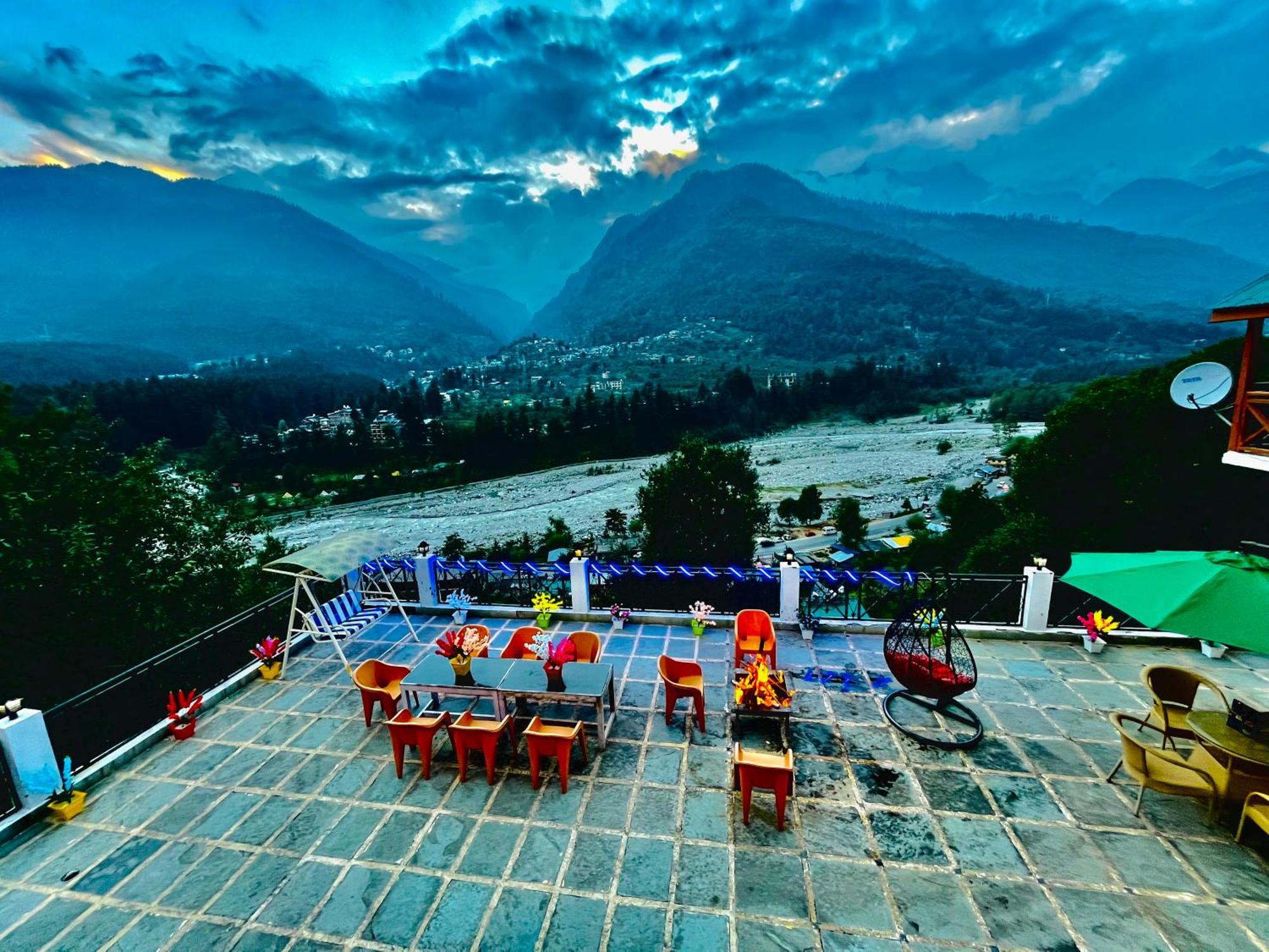Hotel Hollywood Vibes #Riverview #Premium Rooms #Prime Location #Most Awarded #Parking #Top Rated #Open Terrace #Lawn #Best Selling Hotel In Manali Kültér fotó
