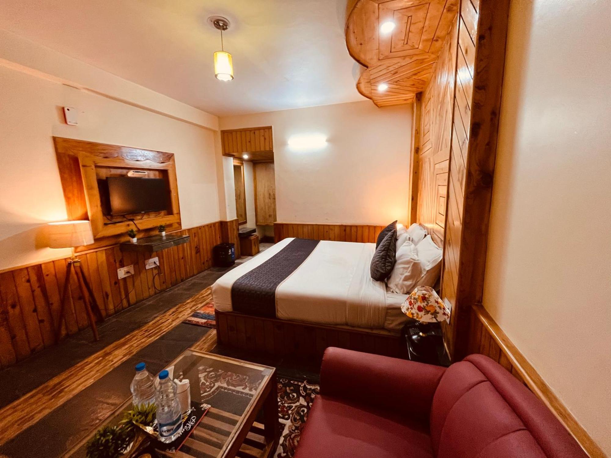 Hotel Hollywood Vibes #Riverview #Premium Rooms #Prime Location #Most Awarded #Parking #Top Rated #Open Terrace #Lawn #Best Selling Hotel In Manali Kültér fotó