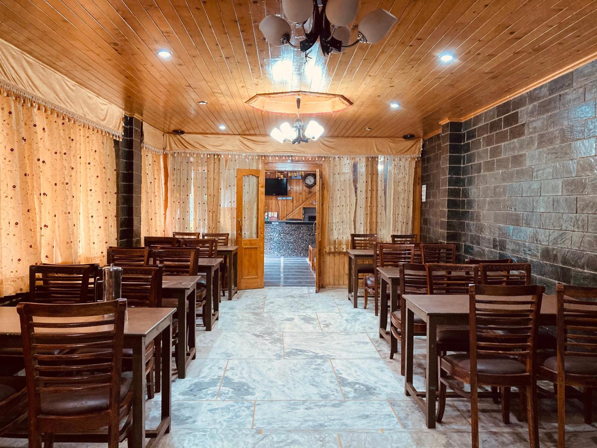 Hotel Hollywood Vibes #Riverview #Premium Rooms #Prime Location #Most Awarded #Parking #Top Rated #Open Terrace #Lawn #Best Selling Hotel In Manali Kültér fotó