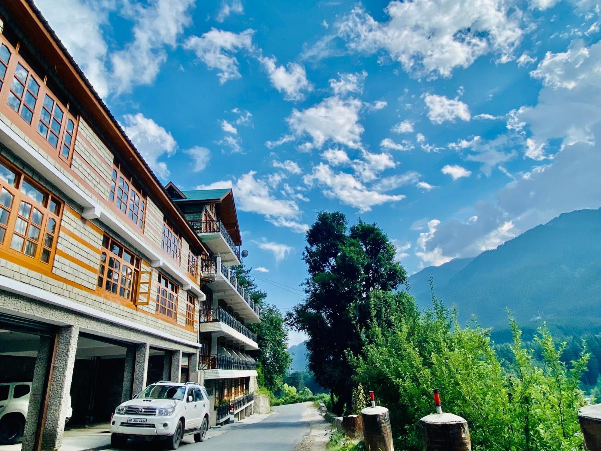 Hotel Hollywood Vibes #Riverview #Premium Rooms #Prime Location #Most Awarded #Parking #Top Rated #Open Terrace #Lawn #Best Selling Hotel In Manali Kültér fotó